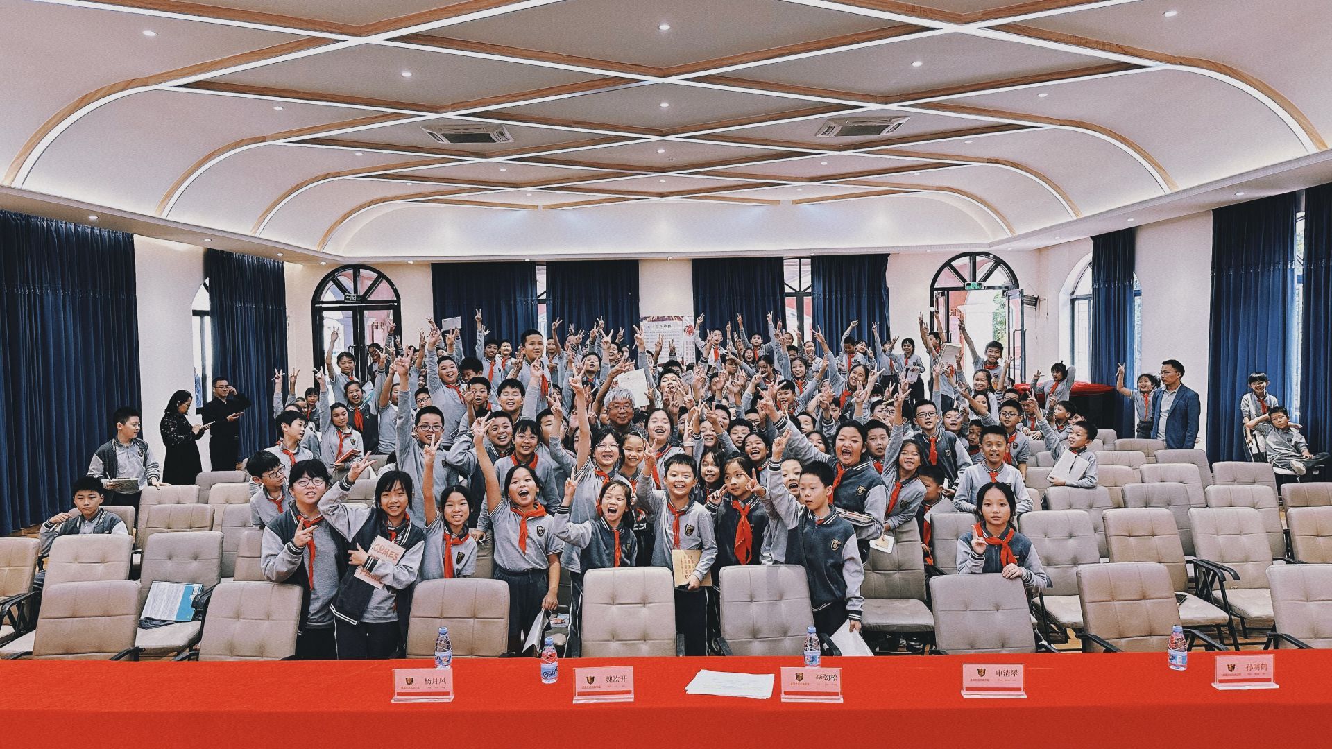 書香潤校園，文心啟未來——深少圖“作家進校園”系列活動紀實與展望